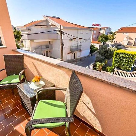 Apartments Niko Новаля Екстериор снимка
