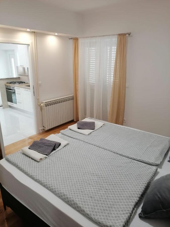 Apartments Niko Новаля Екстериор снимка